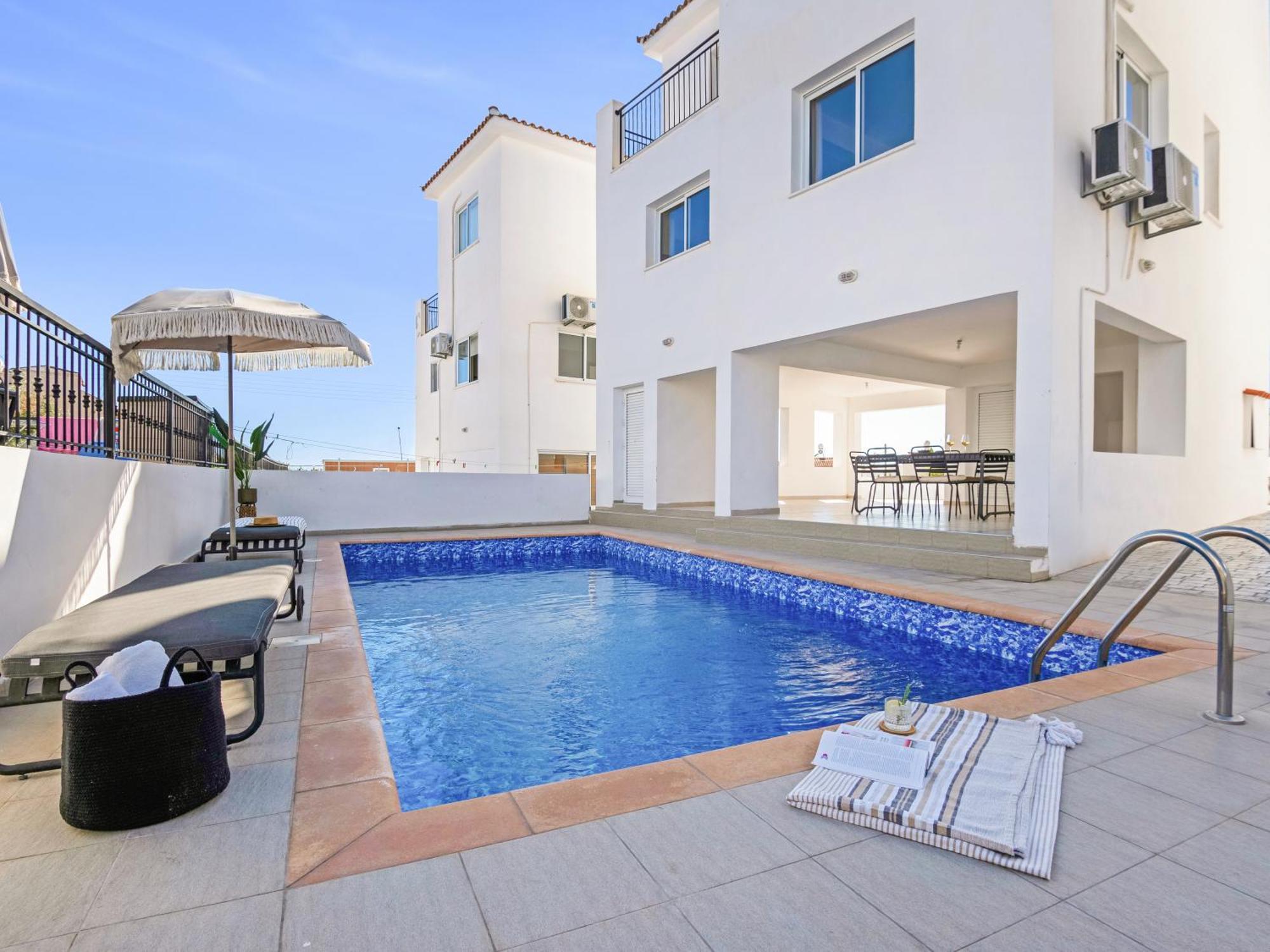 Sanders White Mountains Pool * Paphos