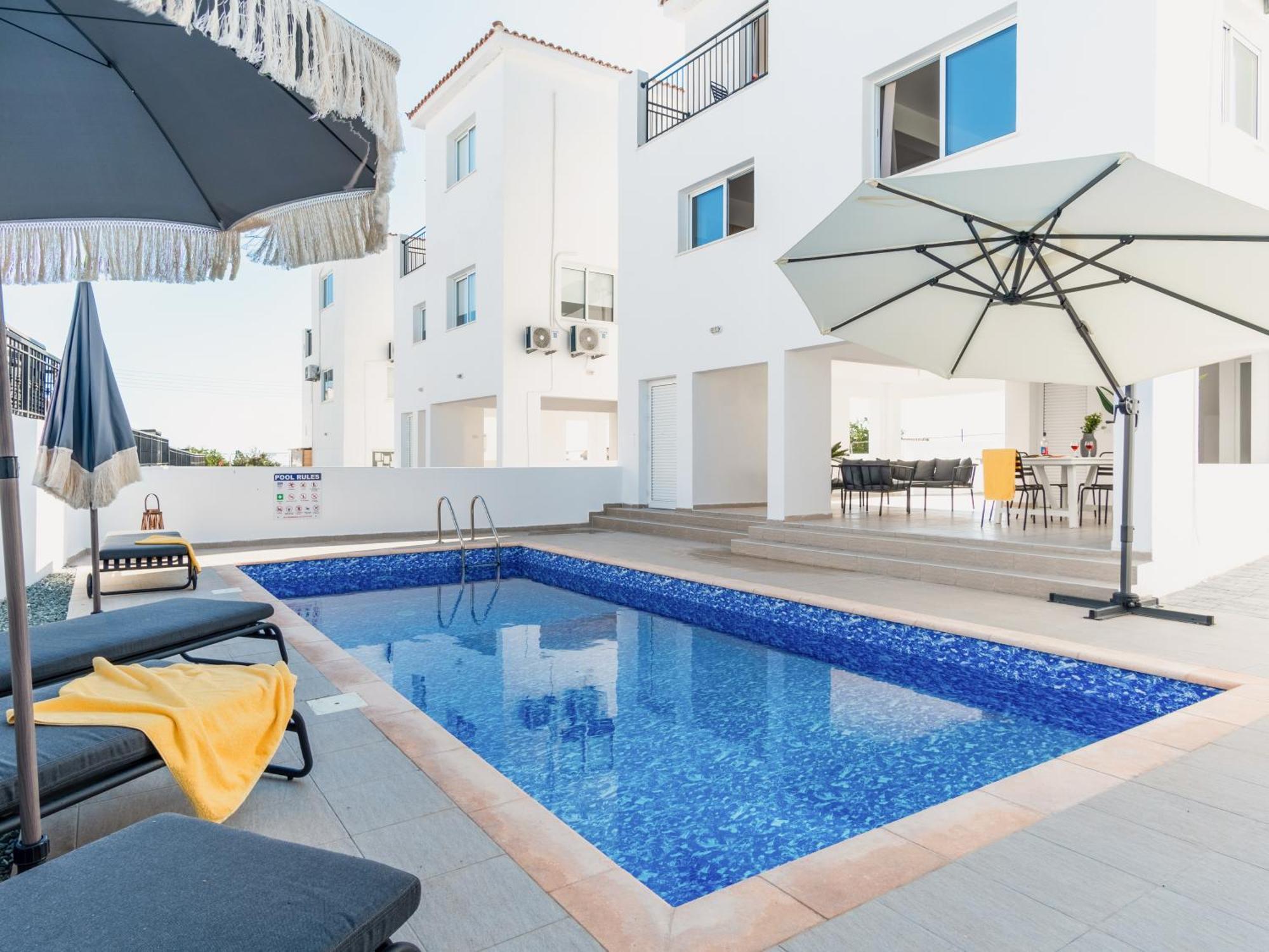 Sanders White Mountains Pool * Paphos